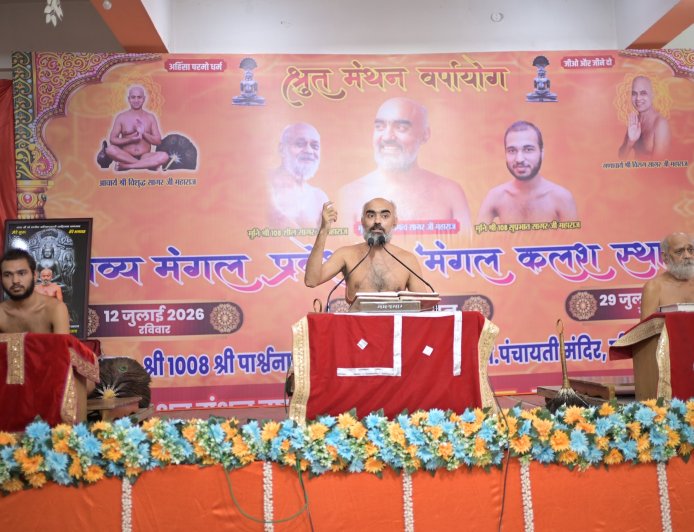 'पैसा, दिखावा और दौड़ नहीं, शांति का रास्ता आत्मचिंतन है', आगरा में मुनि समत्व सागर के 'वंडरफुल जैनिज़्म' ने युवाओं में भरा नया जोश