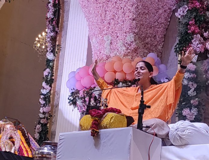 जेल में प्रकटे कृष्ण कन्हैया, जया किशोरी की भागवत कथा में हजारों भक्तों ने मनाया जन्मोत्सव