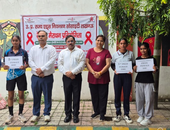 युवाओं ने लगाई जागरूकता की दौड़, एचआईवी-एड्स के खिलाफ आगरा में 'रेड रन मैराथन' आयोजित