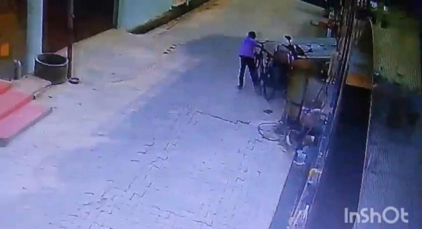 आगरा  में 'साइकिल चोर गैंग' का पर्दाफाश,सीसीटीवी में कैद हुए किशोर,कबाड़ी को बेचते थे साइकिलें