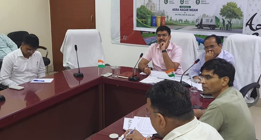 सीएम ग्रिड की सुस्त रफ्तार पर आगरा के डीएम ने ठेकेदारों को फटकारा, बोले- समय पर काम पूरा न किया तो कार्रवाई