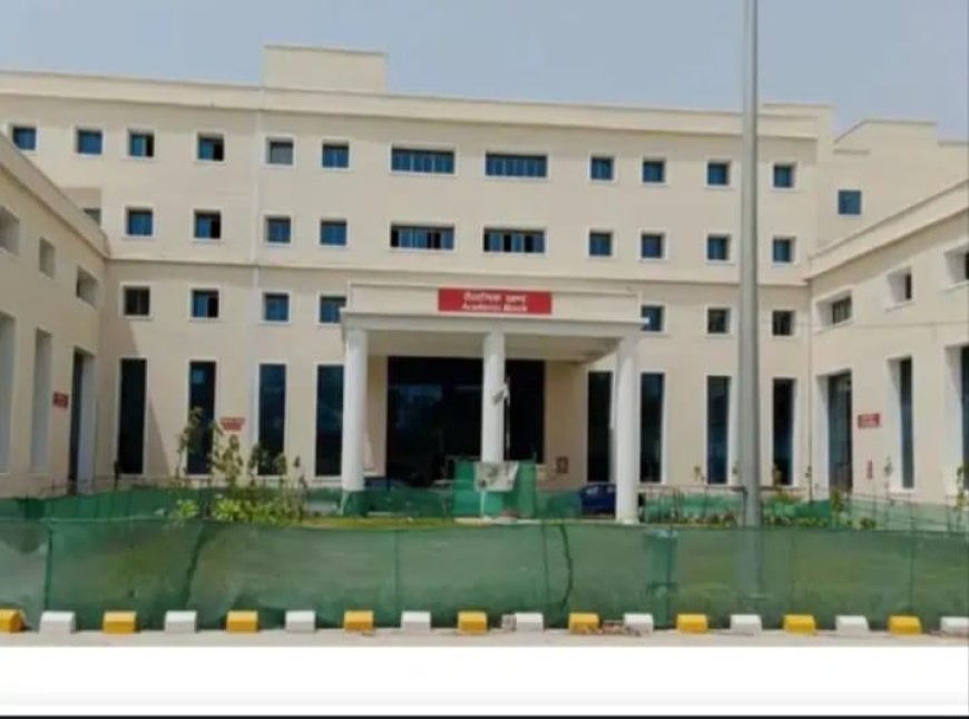 पीलीभीत मेडिकल कॉलेज को बड़ी सौगात, राष्ट्रीय चिकित्सा आयोग ने 100 नई एमबीबीएस सीटों को दी मंजूरी; अब 300 छात्रों को मिलेगा प्रवेश