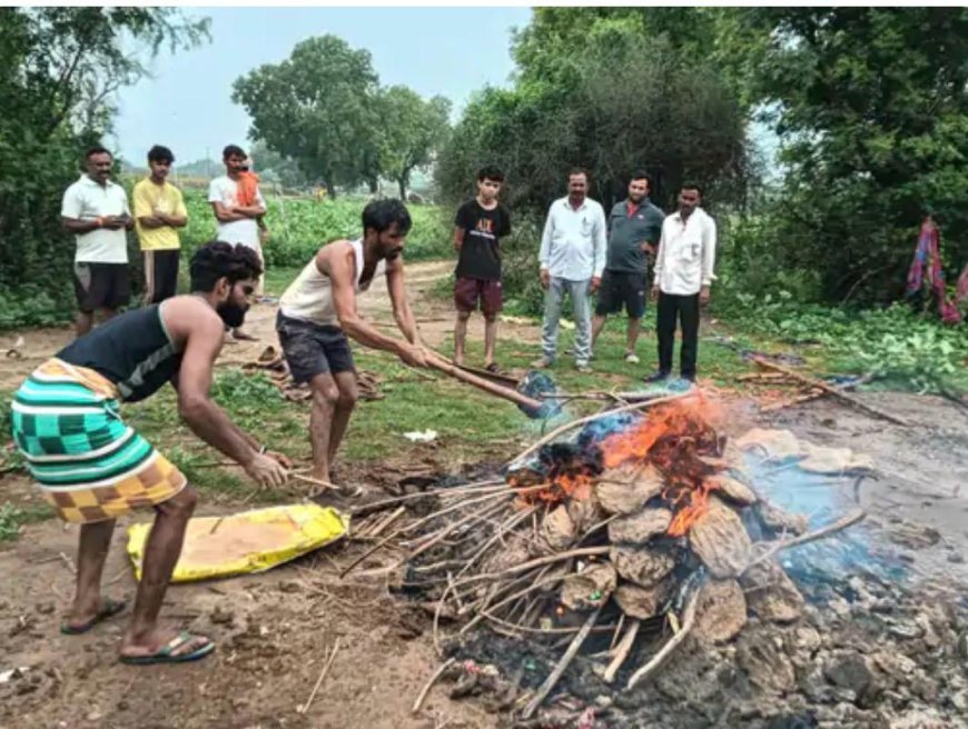 बारिश ने रोक दी चिता की आग, आगरा में महिला का दो बार करना पड़ा अंतिम संस्कार