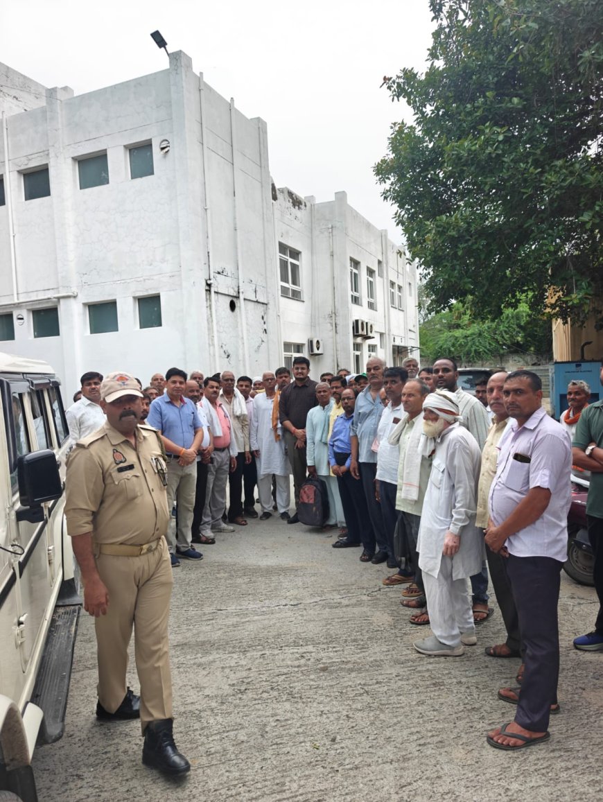 सैकड़ों किसान आगरा के सर्किट हाउस पहुंचे, लेकिन ऐन वक्त पर टल गई बैठक, अब इसी सप्ताह कैबिनेट मंत्री की मौजूदगी में होगा इनर रिंग रोड लैंड पार्सल तृतीय चरण की अधिग्रहीत जमीन फैसला