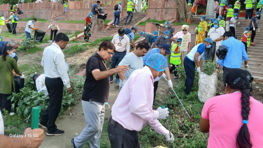 350 स्वयंसेवकों का गोकुल में स्वच्छता संकल्प: कई शहरों से पहुंचे सेवाभावी हाथ, 'स्वच्छ ब्रज' के लिए घाट और नंद भवन में श्रमदान