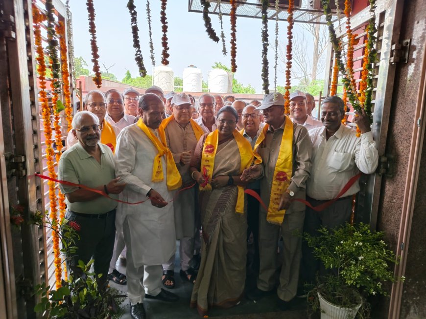 ताजगंज विद्युत शवदाह गृह में बढ़ीं सुविधाएं, प्रतीक्षालय हुआ वातानुकूलित, महापौर ने खराब भट्टियां जल्द ठीक कराने का दिया भरोसा