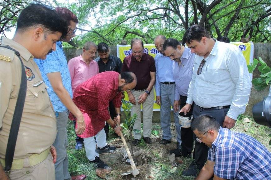 आगरा से फतेहपुर सीकरी तक पौधारोपण महाअभियान की धूम, सामाजिक संस्थाओं और सरकारी विभागों ने रोपे पौधे