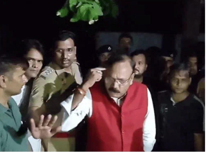 आगरा कैंट कांड-पुराने अंदाज में दिखे सांसद राजकुमार चाहर, आरपीएफ अधिकारियों को लगाई कड़ी फटकार