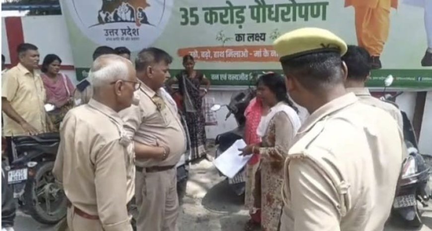 बरेली एसएसपी कार्यालय के बाहर आत्मदाह की कोशिश: महिला ने खुद पर उड़ेला डीजल, सतर्क पुलिस ने बचाई जान, शिकायत की जांच शुरू