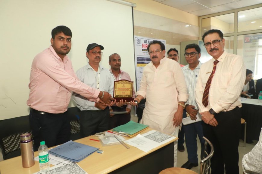 आगरा रोजगार मेले में उमड़ी युवाओं की भीड़, केंद्रीय राज्य मंत्री व विधायक ने बांटे नियुक्ति पत्र