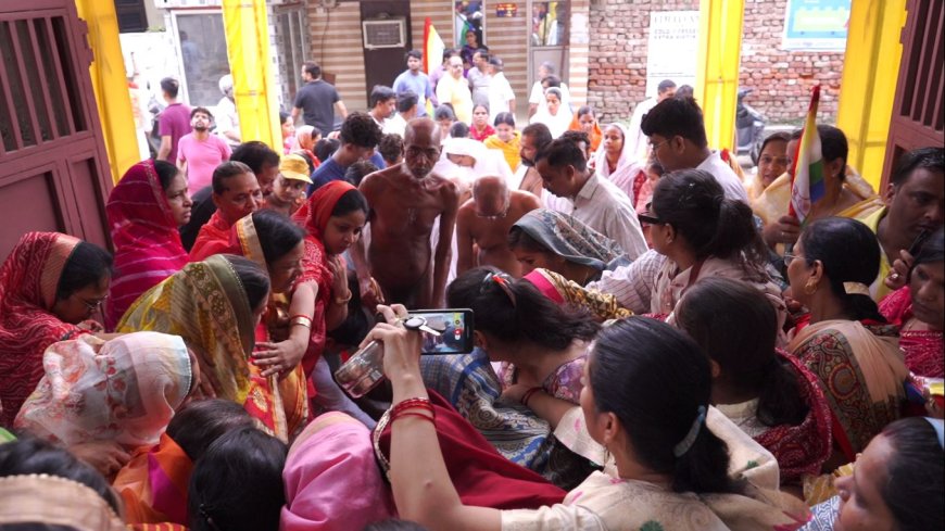 जयघोष और पुष्पवर्षा के बीच आचार्य संघ का मंगल विहार, धर्मसभा में तीर्थ संरक्षण का दिया संदेश