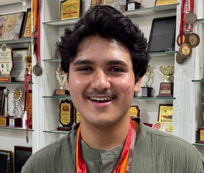 पेंटिंग के 'वंडर बॉय' अयान राघव अब बनेंगे डॉक्टर, NEET-2026 में पाई 1807वीं रैंक, अब ब्रश के साथ स्टेथोस्कोप भी बनेगा पहचान