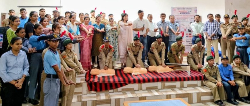 आगरा कॉलेज के छात्रों ने सीखा जीवन बचाने का हुनर, सीपीआर प्रशिक्षण में विशेषज्ञों ने सिखाई आपातकालीन तकनीक