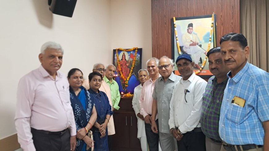 कारगिल विजय की गूंज से गूंजा माधव भवन, संस्कार भारती की नमन काव्य गोष्ठी में कवियों ने वीर शहीदों को किया नमन