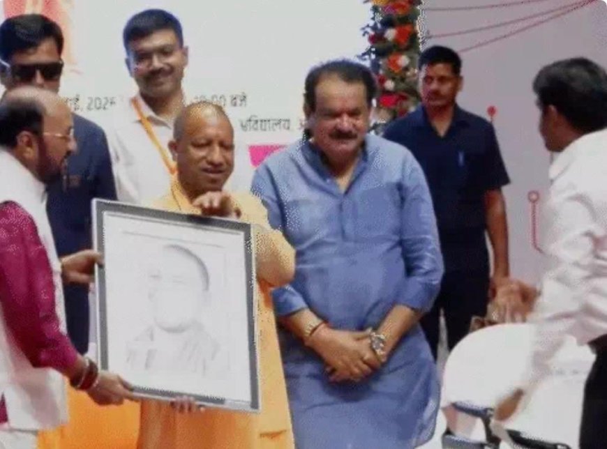 आगरा से सीएम योगी का मेगा ऐलान, कॉलेज शिक्षकों को ₹5 लाख तक कैशलेस इलाज, ₹3 करोड़ तक बीमा का सुरक्षा कवच