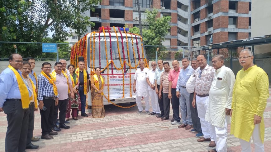 वेकमेट फाउंडेशन ने आगरा की श्री क्षेत्र बजाजा कमेटी को सौंपा शव वाहन