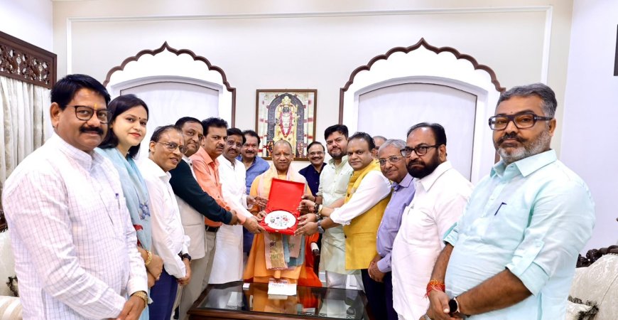 नेशनल चैम्बर ने सीएम योगी के सामने रखा आगरा के औद्योगिक विकास का रोडमैप, आईटी सिटी, कम यूपीसीडा शुल्क, ट्रेड सेंटर और टेक्सटाइल हब की मांग
