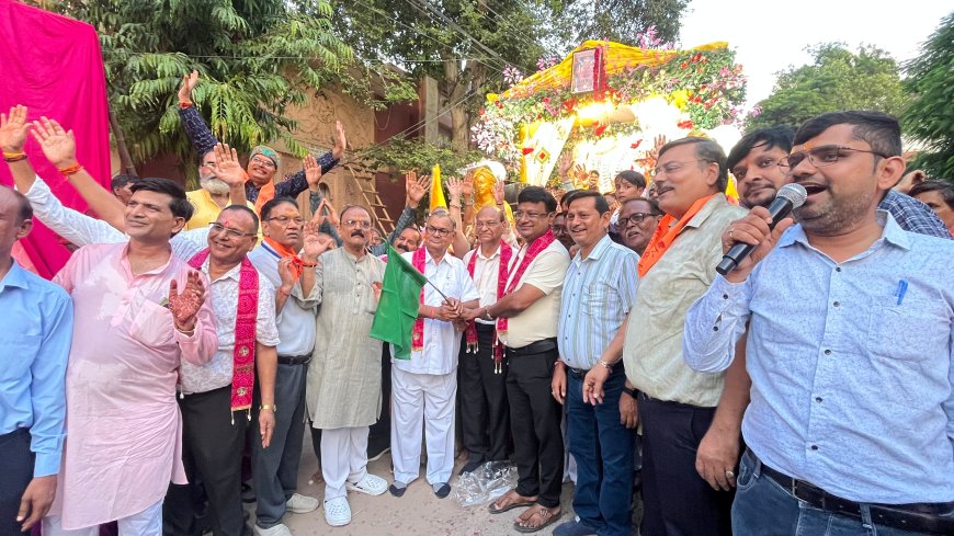 आगरा से हजारों श्रद्धालु गोवर्धन धाम पदयात्रा पर रवाना, चार दिवसीय महोत्सव में होंगे सप्तकोशीय परिक्रमा, गिर्राज अभिषेक और साधु सेवा के आयोजन