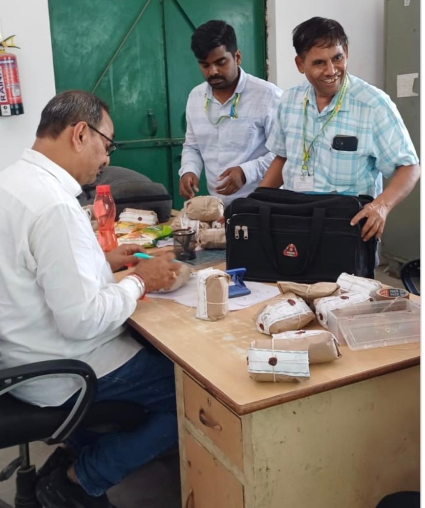 आगरा में खाद्य विभाग ने आटा, मैदा, बेसन और सूजी की फैक्ट्रियों पर छापे मारे, 16 नमूने जांच को भेजे