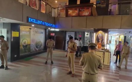 आगरा में नंद प्लाजा पर पुलिस का मेगा ऑपरेशन, 3 कैफे और 2 मिनी सिनेमाघर सील, 20 युवक-युवतियां हिरासत में