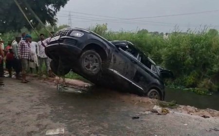 ट्रक से बचने की कोशिश में नहर में समाई कांवरियों की कार, 5 लोग बाल-बाल बचे