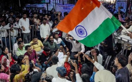 आंदोलनकारी छात्र रांची विधानसभा के निकट डटे,  पुलिस के बल प्रयोग का असर नहीं, जेपीएससी के पूर्व अध्यक्ष गिरफ्तार