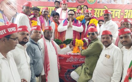आगरा में सपा का मंडलीय व्यापारी सम्मेलनः भाजपा सरकार में व्यापारियों को न सम्मान, न सुरक्षा, सपा की ओर बढ़ा झुकाव- मनीष जगन अग्रवाल