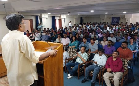 रैगिंग पर सख्ती: रुहेलखंड विश्वविद्यालय में एंटी रैगिंग दिवस छात्रों को दिलाई गई रैगिंग के खिलाफ शपथ