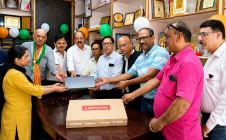 स्वाधीनता दिवस पर नेत्रहीन मेधावी श्वेता को मिला स्क्रीन रीडर लैपटॉप, आत्मनिर्भरता की राह हुई आसान