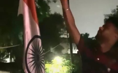 एक हाथ में तिरंगा,दूसरे हाथ में हथियार, ‘वंदे मातरम’ बोलकर युवक ने की फायरिंग, वीडियो वायरल
