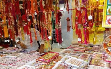 राखी के धागे में देशभक्ति का रंग, बाजार में ‘स्वदेशी’ की धूम; विकसित भारत, आत्मनिर्भरता और राष्ट्र गौरव वाली राखियों ने बढ़ाया आकर्षण, चीनी राखियों की मांग पड़ी फीकी