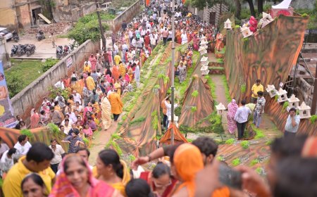 पार्श्वनाथ भगवान के मोक्ष कल्याणक पर आगरा में गूंजे जयकारे, श्रद्धा से चढ़ाए निर्वाण लाड़ू