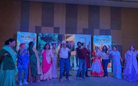 उम्र को मात देती वरिष्ठजनों की मस्ती, ‘रंग-ए-जिंदगी’ में गीत-नृत्य से सजा जिंदगी का हर पड़ाव, बचपन से वृद्धावस्था तक की जीवन यात्रा को मंच पर उतारा