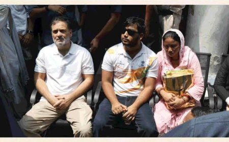 राहुल गांधी के सामने झुकी दिल्ली पुलिस,  पेलेट गन मामले में एफआईआर दर्ज, धरना दे रहे थे राहुल गांधी