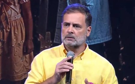 पुणे में राहुल गांधी ने छात्रों की गूंज को किया संबोधित, बोले- देश की ताकत नारी शक्ति है,  लड़कियों को मंच पर बुला कर की बात