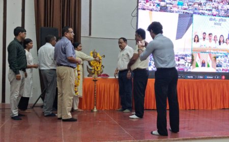 राष्ट्रीय खेल दिवस पर आगरा कॉलेज में दिखा युवाओं का जोश, प्रधानमंत्री के उद्बोधन से गूंजा खेल, फिटनेस और राष्ट्र निर्माण का संदेश