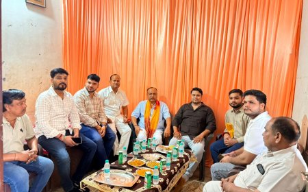आगरा में सांसद नवीन जैन ने कार्यकर्ताओं संग सुनी पीएम मोदी की ‘मन की बात’