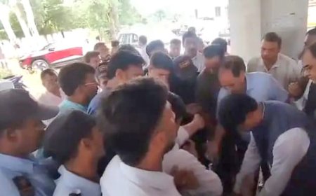 कुलपति की विदाई में एबीवीपी का हंगामा, धक्का-मुक्की से गरमाया रुहेलखंड विश्वविद्यालय, भर्तियों में कथित अनियमितता, पेड़ कटवाने और टेंडर में गड़बड़ी पर मांगा जवाब; लंबित मुकदमा वापस लेने की मांग पर दो घंटे तक चला विवाद