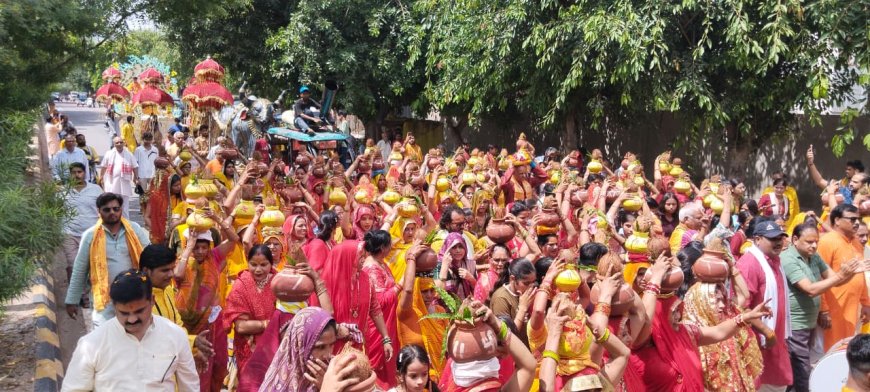 सावन में शिवमय हुआ आगरा: कलश यात्रा, महा रुद्राभिषेक और श्रीराम कथा से गूंजे मंदिर, उमड़ी आस्था