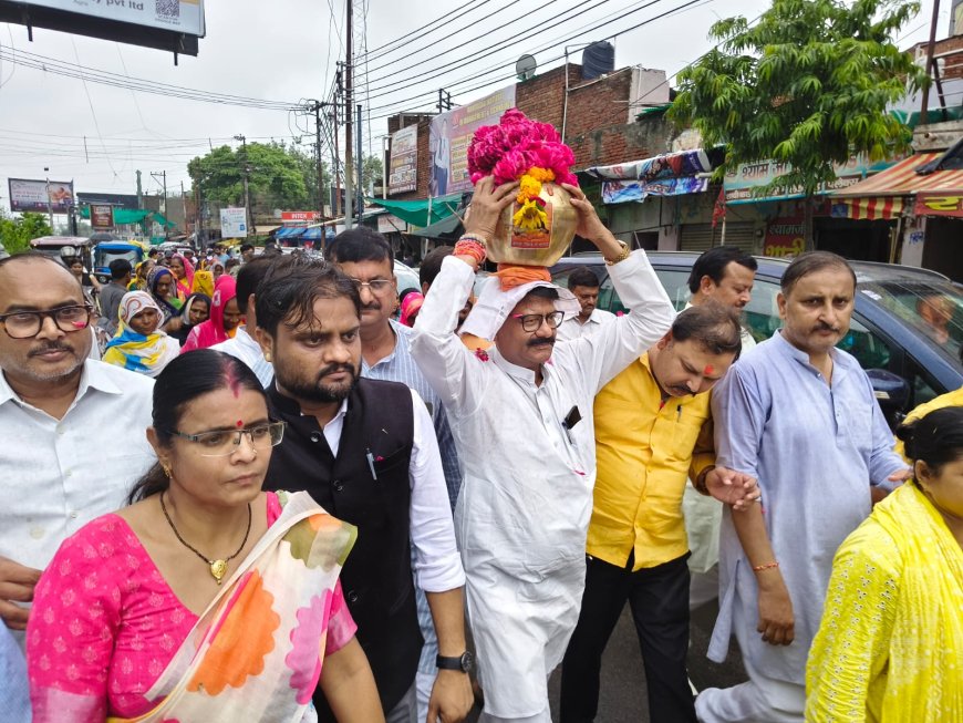 आगरा में गुरु रविदास के रज कलश विभिन्न मंदिरों में ले जाए गए, भव्य स्वागत और आतिशबाजी, आठ को कैलाश महादेव मंदिर पर समरसता महायज्ञ