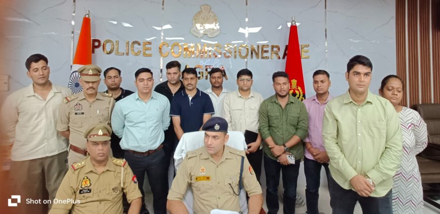 दो साल से चल रहा था नौकरी के नाम पर ठगी का खेल, 3200 लोगों से ऐंठ चुके थे दो करोड़ रुपये, ताजगंज में पकड़े गये फर्जी कॉल सेंटर के बारे में पुलिस ने किया खुलासा, 32 बैंक पासबुक, 28 एटीएम कार्ड, आठ सिम और 12 क्यूआर कोड मिले