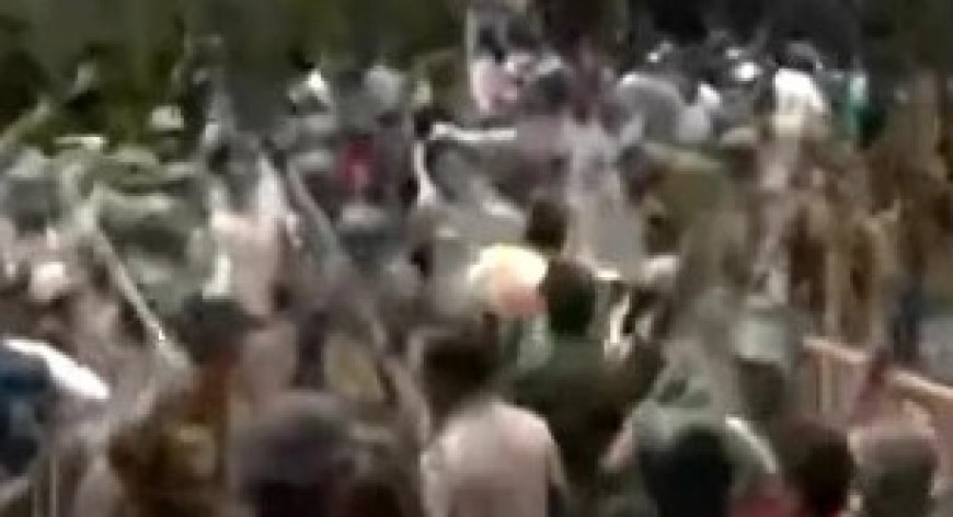 झारखंड में छात्रों के विधानसभा घेराव के दौरान बैरिकेडिंग टूटी, पुलिस ने की पानी की बौछार और लाठीचार्ज