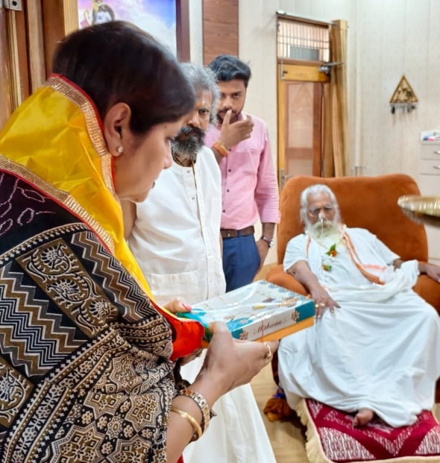 महंत नृत्य गोपालदास का आशीर्वाद लेने पहुंचीं महिला आयोग अध्यक्ष बबीता चौहान, बोलीं- मेरा जीवन धन्य हो गया