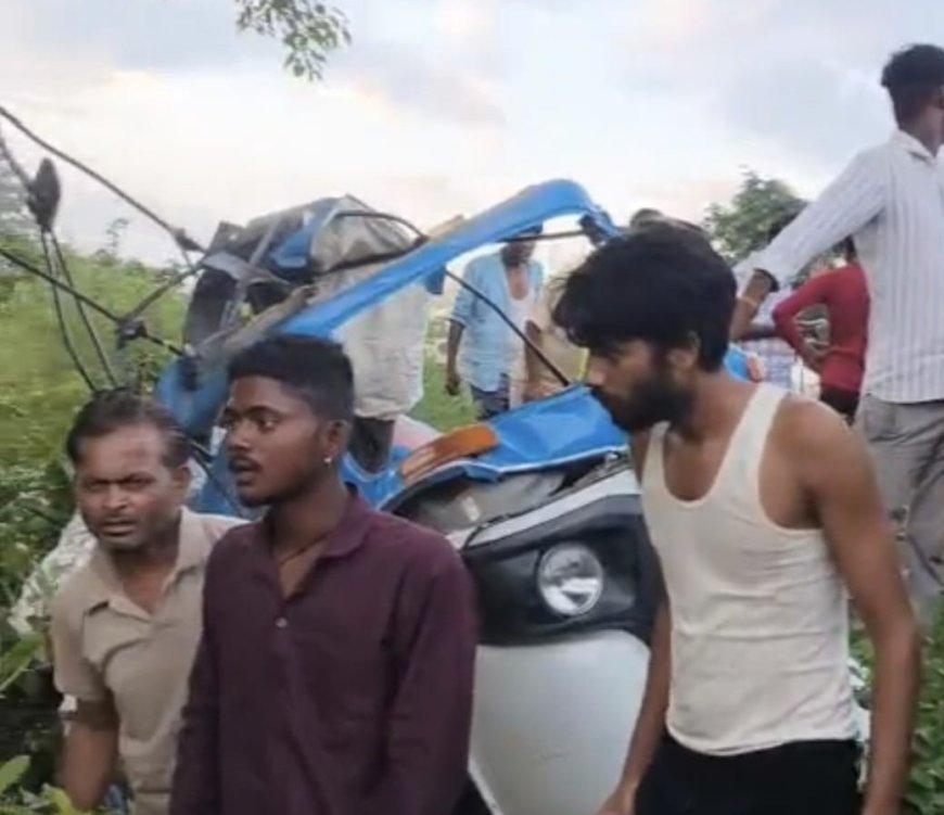 बरेली में तेज रफ्तार ट्रैक्टर ट्रॉली पलटी, 23 कांवड़िए घायल; बचने के प्रयास में टेम्पो खाई में गिरा, एक की मौत
