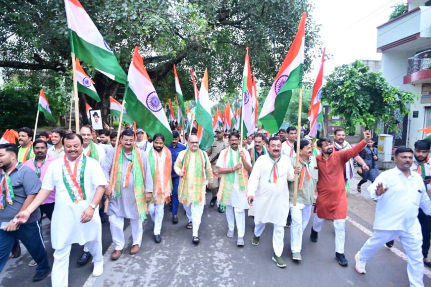 तिरंगे की शान में आगरा के चार विधान सभा क्षेत्रों में गूंजा राष्ट्रगौरव का संदेश, तिरंगा यात्राओं में शामिल हुए हजारों लोग, कैबिनेट मंत्री भूपेंद्र चौधरी का घरों और प्रतिष्ठानों पर तिरंगा लगाने का आह्वान