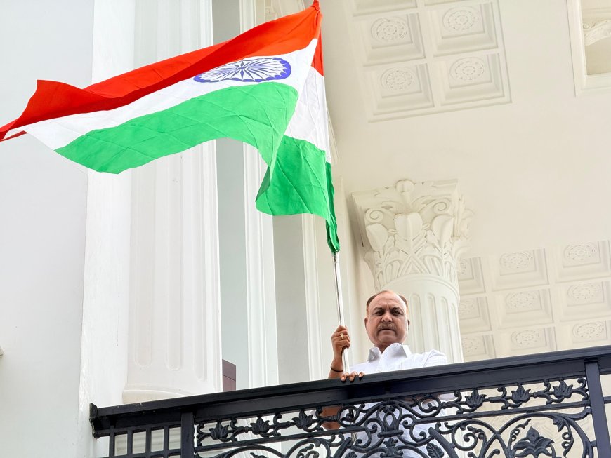 सांसद नवीन जैन ने फहराया तिरंगा, बोले- राष्ट्र प्रथम की भावना से बनेगा विकसित और आत्मनिर्भर भारत