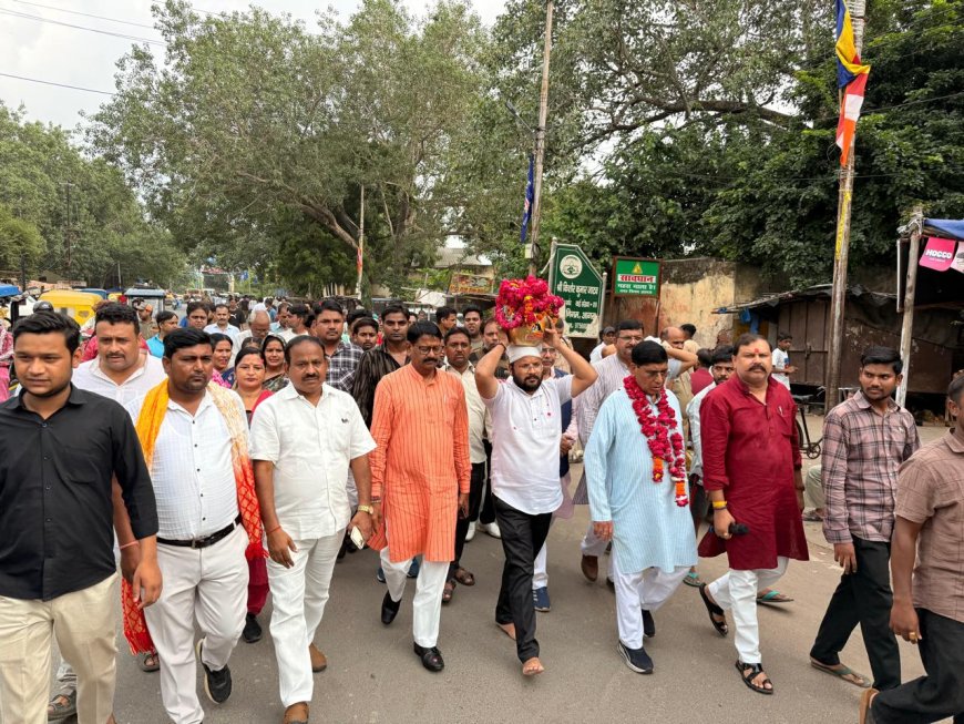 छावनी क्षेत्र में निकली संत रविदास की रज कलश यात्रा, मंदिरों में हुए दर्शन-पूजन; जगह-जगह पुष्पवर्षा कर स्वागत