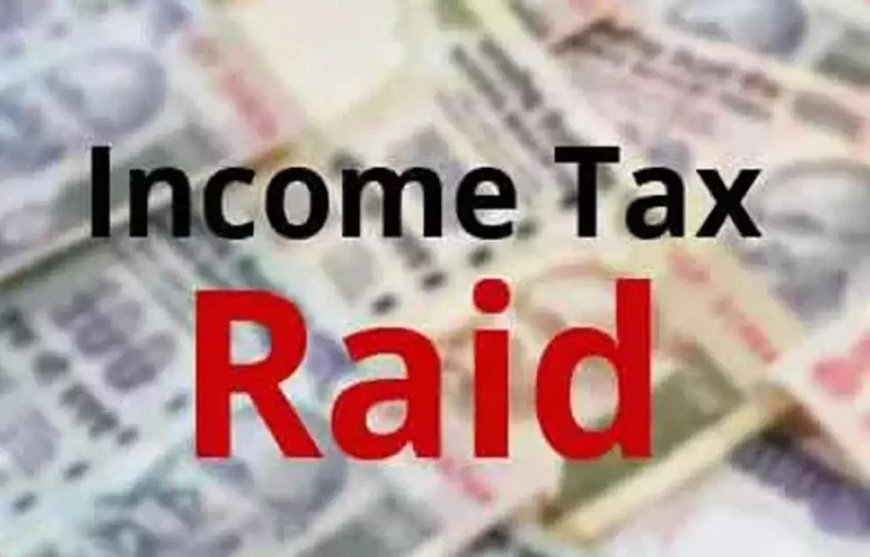 आगरा में सीए के ठिकानों पर आयकर विभाग की छापेमारी, सीए को टीम अपने साथ ले गई