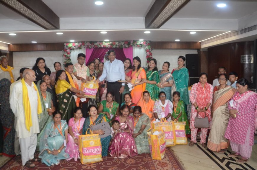 ममता के आंचल से स्नेह की पोटली लेकर विदा हुईं 40 बेटियां, 25 साल से माधवी अग्र महिला मंडल दे रहा मायके का सुख