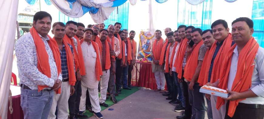 सावन में भोलेनाथ के भक्तों पर बरसा सेवा का प्रसाद, आईटी सेल ने लगाया विशाल भंडारा